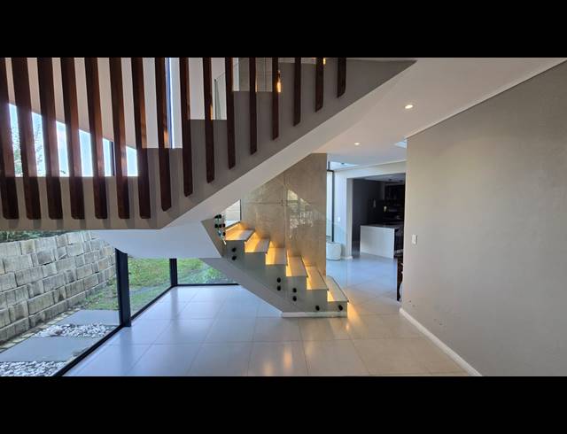 4 BEDROOM FREESTANDING TO LET IN PALM LAKES ESTATE